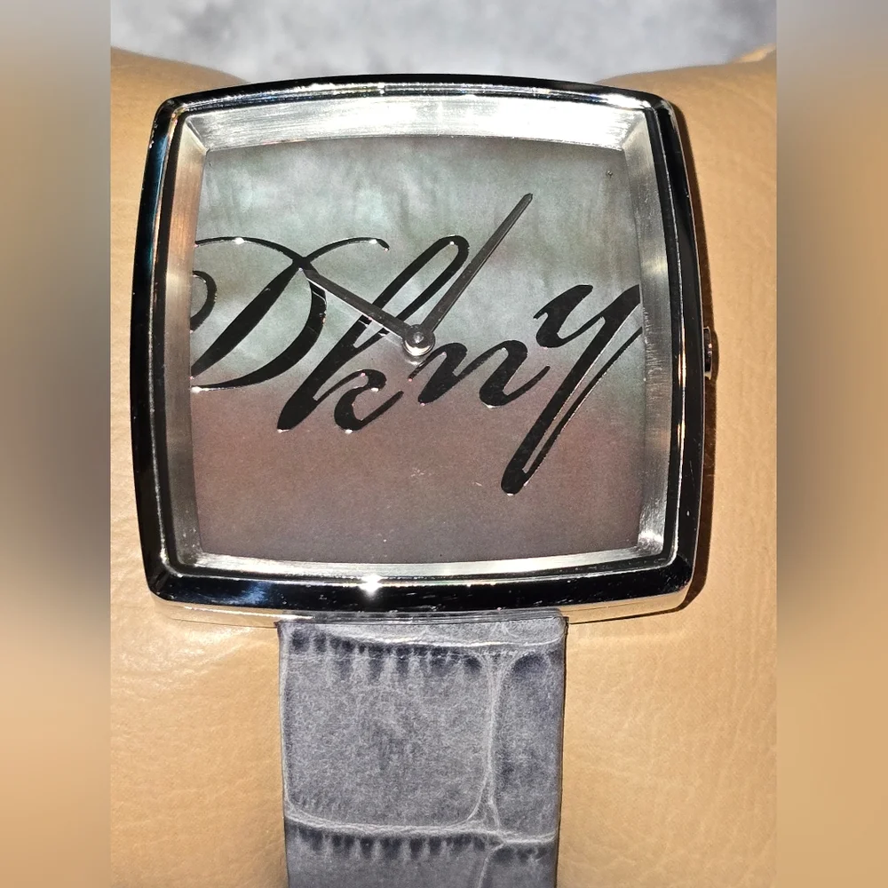Rare DKNY Mother of Pearl Watch‎ with Gray Embossed Leather Band NY4242